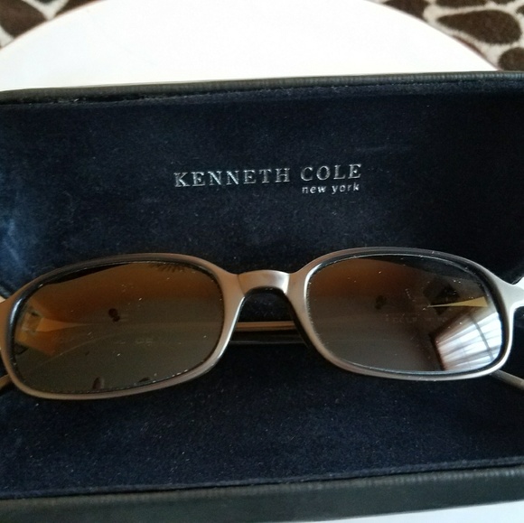 Kenneth Cole Sunglasses - Picture 2 of 6
